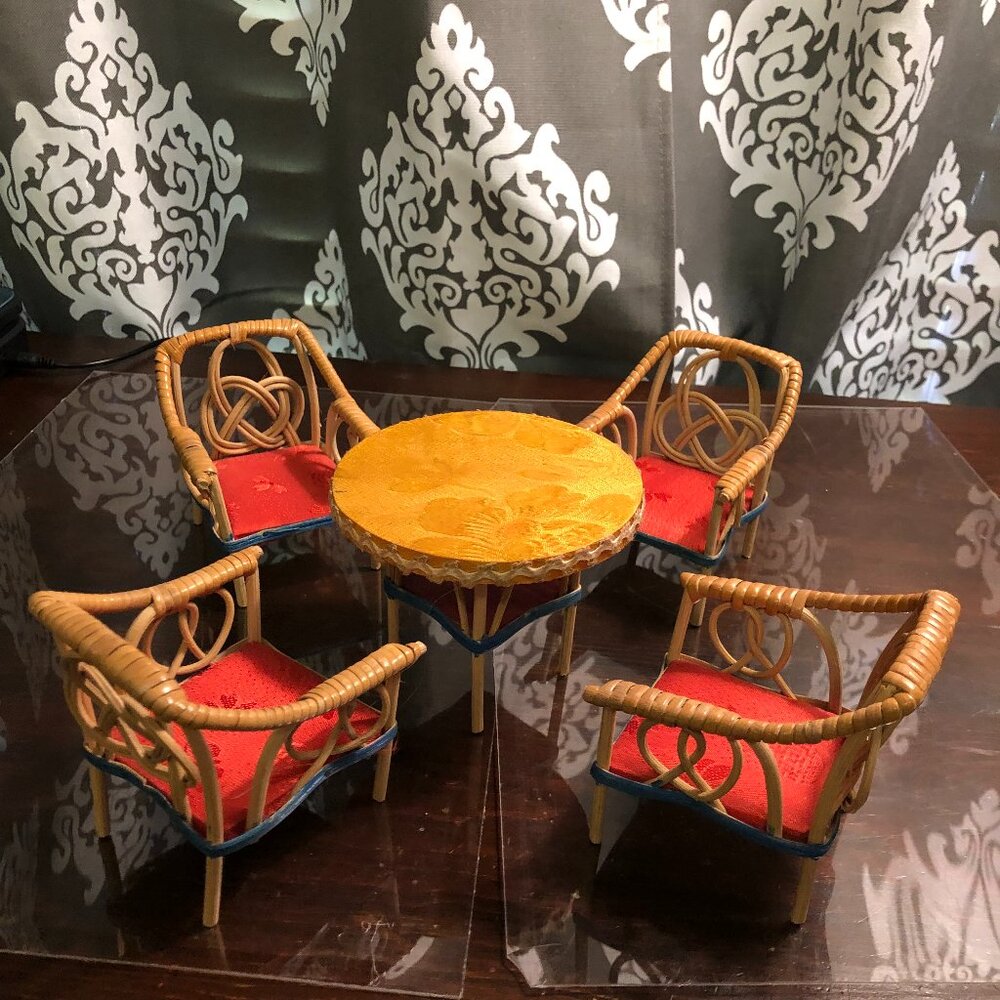 Vintage miniature/doll house furniture